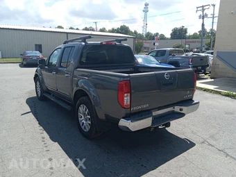 2009 Nissan Frontier LE Crew Cab Medium Bed - miniatura 3