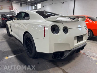 2009 Nissan GT-R Premium - miniatura 3