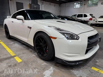 2009 Nissan GT-R Premium - miniatura 5