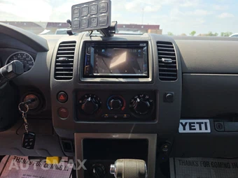 2009 Nissan Pathfinder S – miniatura 11