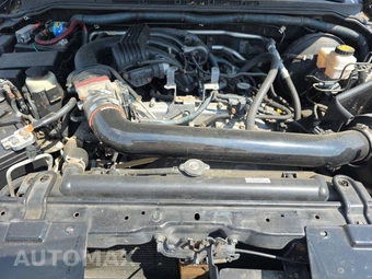 2009 Nissan Pathfinder S – miniatura 16