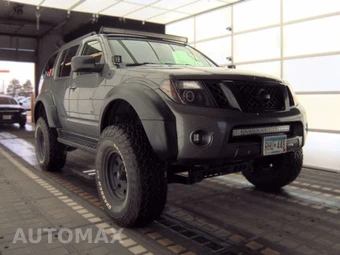 2009 Nissan Pathfinder S – miniatura 3