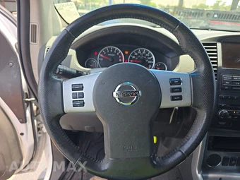 2009 Nissan Pathfinder SE – miniatura 10