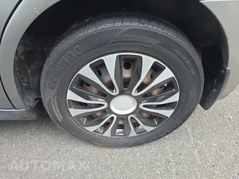 2009 Nissan Versa 1.8 S Hatchback – miniatura 11