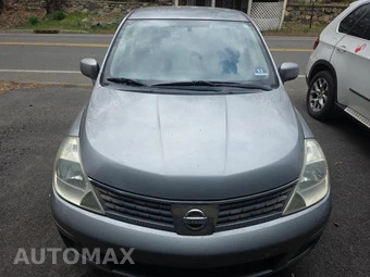 2009 Nissan Versa 1.8 S Hatchback – miniatura 2