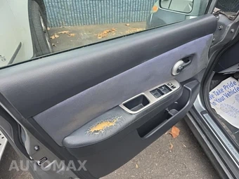2009 Nissan Versa 1.8 S Hatchback – miniatura 21