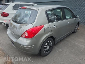 2009 Nissan Versa 1.8 S Hatchback – miniatura 4