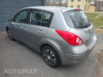 2009 Nissan Versa 1.8 S Hatchback – miniatura 6