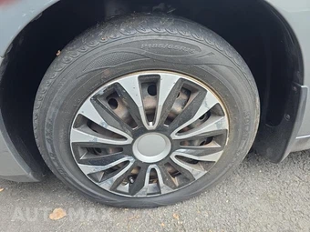 2009 Nissan Versa 1.8 S Hatchback – miniatura 8