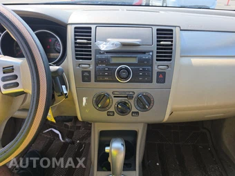 2009 Nissan Versa 1.8 S Hatchback - miniatura 11