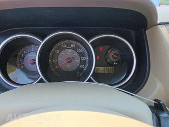 2009 Nissan Versa 1.8 S Hatchback - miniatura 12