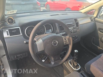 2009 Nissan Versa 1.8 S Hatchback – miniatura 11