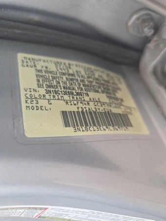 2009 Nissan Versa 1.8 S Hatchback – miniatura 14