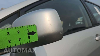 2009 Nissan Versa 1.8 S Hatchback – miniatura 24