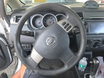2009 Nissan Versa 1.8 S Hatchback – miniatura 10