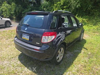 2009 Suzuki SX4 Crossover Hatchback w/Touring Pkg – miniatura 3