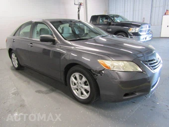 2009 Toyota Camry LE - miniatura 3