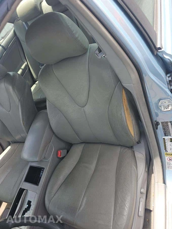 2009 Toyota Camry LE – miniatura 3