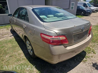 2009 Toyota Camry LE – miniatura 2