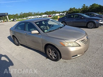 2009 Toyota Camry LE – miniatura 3