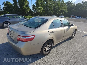 2009 Toyota Camry LE – miniatura 4