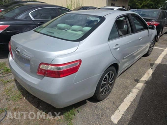 2009 Toyota Camry LE – miniatura 3