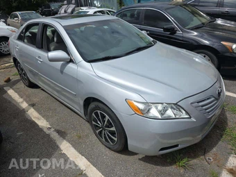 2009 Toyota Camry LE – miniatura 4