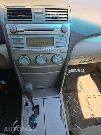 2009 Toyota Camry LE – miniatura 10