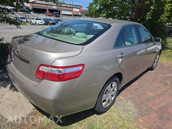 2009 Toyota Camry LE – miniatura 3