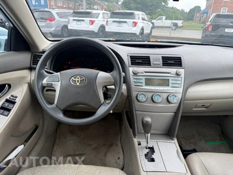 2009 Toyota Camry LE - miniatura 10