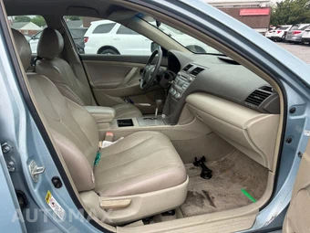 2009 Toyota Camry LE - miniatura 2