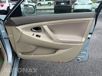 2009 Toyota Camry LE - miniatura 9