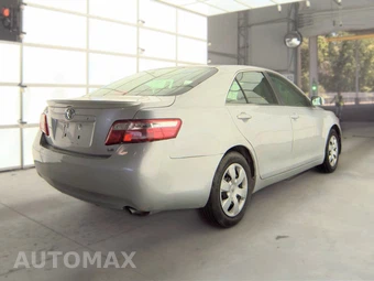2009 Toyota Camry LE – miniatura 4