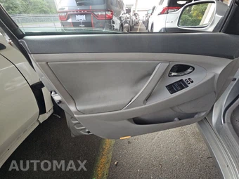 2009 Toyota Camry LE – miniatura 9