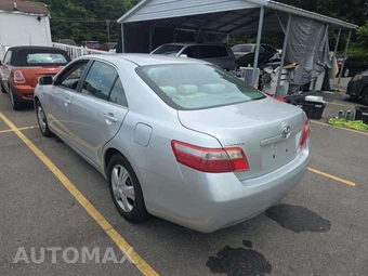 2009 Toyota Camry SE – miniatura 2