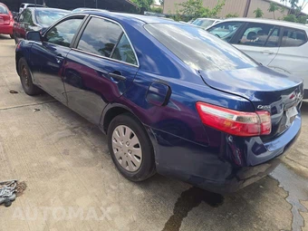 2009 Toyota Camry SE – miniatura 2