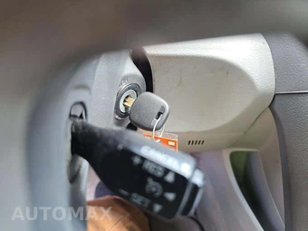 2009 Toyota Camry SE – miniatura 8