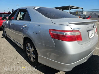 2009 Toyota Camry SE – miniatura 6
