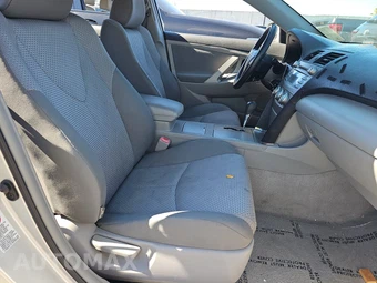 2009 Toyota Camry SE – miniatura 8