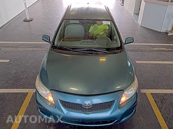2009 Toyota Corolla CE – miniatura 2