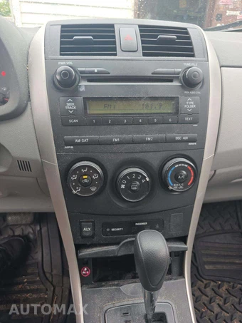 2009 Toyota Corolla LE - miniatura 10