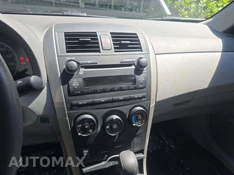2009 Toyota Corolla LE – miniatura 10