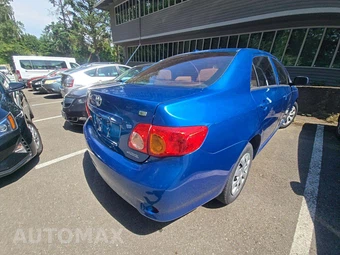 2009 Toyota Corolla LE – miniatura 3