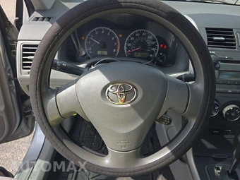 2009 Toyota Corolla LE - miniatura 10