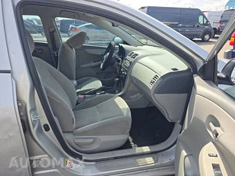 2009 Toyota Corolla LE - miniatura 8