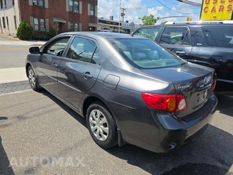 2009 Toyota Corolla LE – miniatura 2