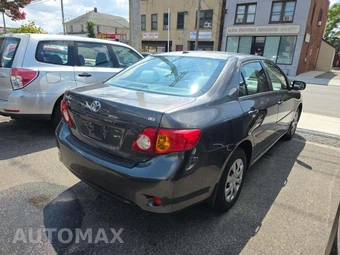 2009 Toyota Corolla LE – miniatura 3