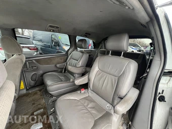 2009 Toyota Sienna LE Minivan 7-Passenger 119.3" WB - miniatura 16