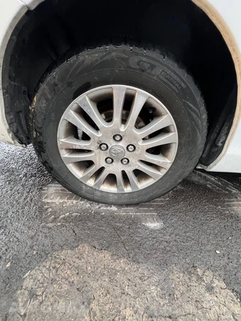 2009 Toyota Sienna LE Minivan 7-Passenger 119.3" WB - miniatura 21