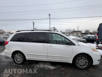 2009 Toyota Sienna LE Minivan 7-Passenger 119.3" WB - miniatura 4